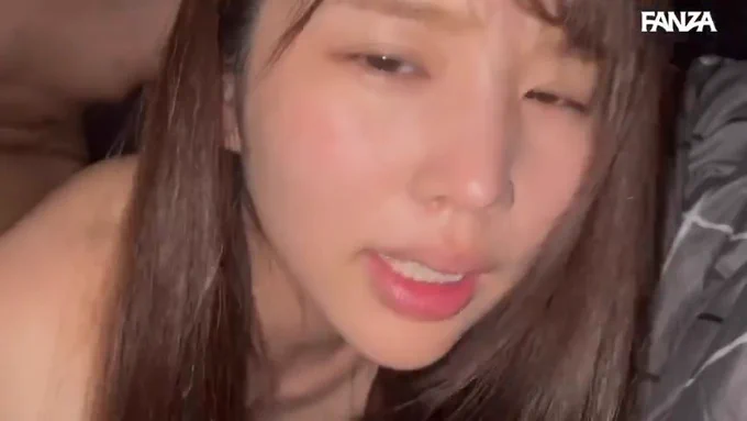 新井リマ 巨乳美女リマちゃん 朝イチ寝起きでも すぐチンポ舐めてくれるドスケベ すっぴん彼女がイキまくる 生々しいハメ撮り中出しSEX❗