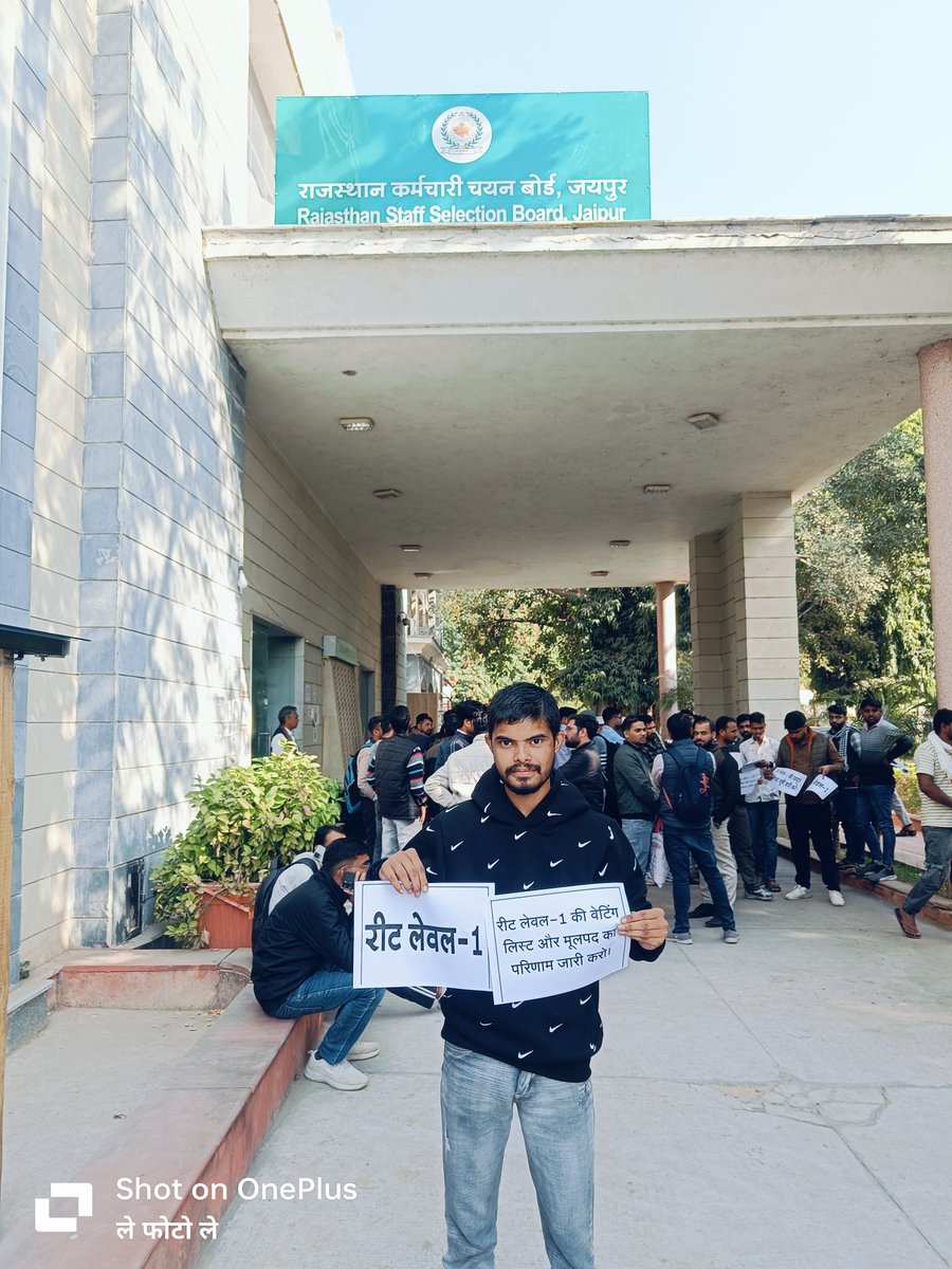 लाडले छोटे भाई भानु को सरकारी मास्टर बनने पर ढेर सारी शुभकामनाएं 😊
<a href="/bhanukatara8087/">Bhanu Katara ( ब्राह्मण)</a> 

कड़ी मेहनत और प्रतिक्षायें एक दिन जरूर परिणाम देती है ❤️