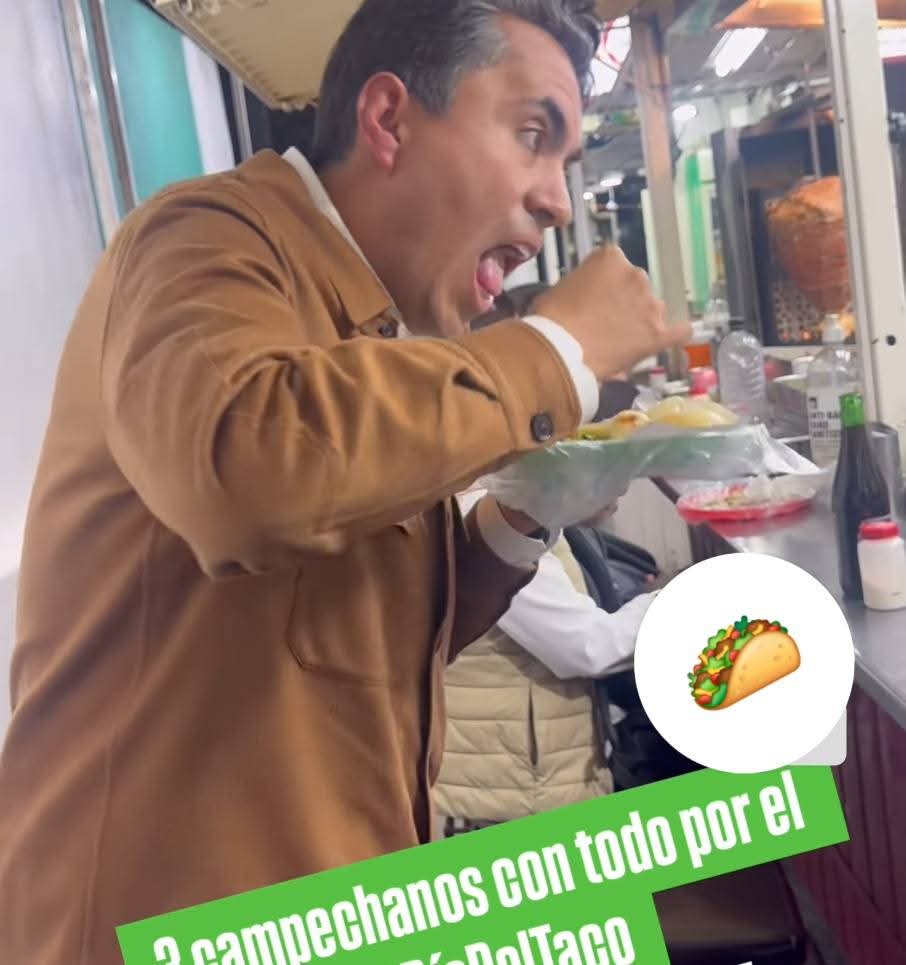 Asi este falso animalista <a href="/avelinotovar/">Avelino Tovar</a>  tragándo tacos! No que era vegano, político de pacotilla hasta el outfit con chamarra de piel