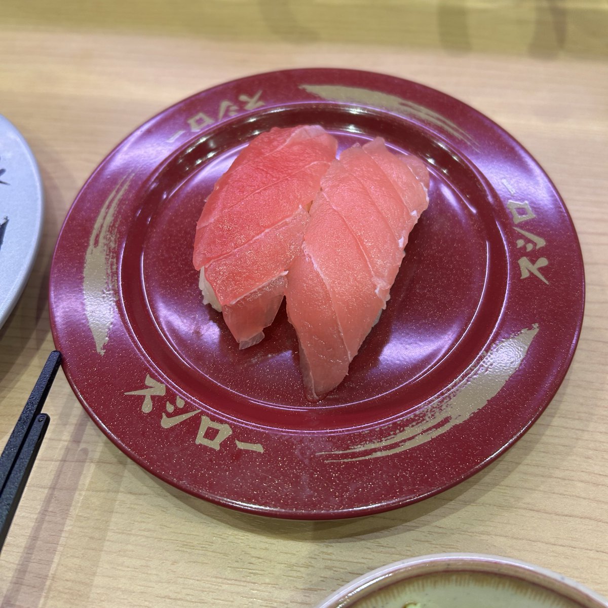 deermyly's tweet photo. เมื่อวานไปกินซูชิโระแล้วเพิ่งรู้ว่าเขามีโปรลด 10% ด้วยทุกคนน เป็นโปรปลอบใจที่เกิดแผ่นไหว พนักงานบอกว่าโปรถึงวันที่ 7 นี้ๆๆ https://t.co/pmZO0MDMD0