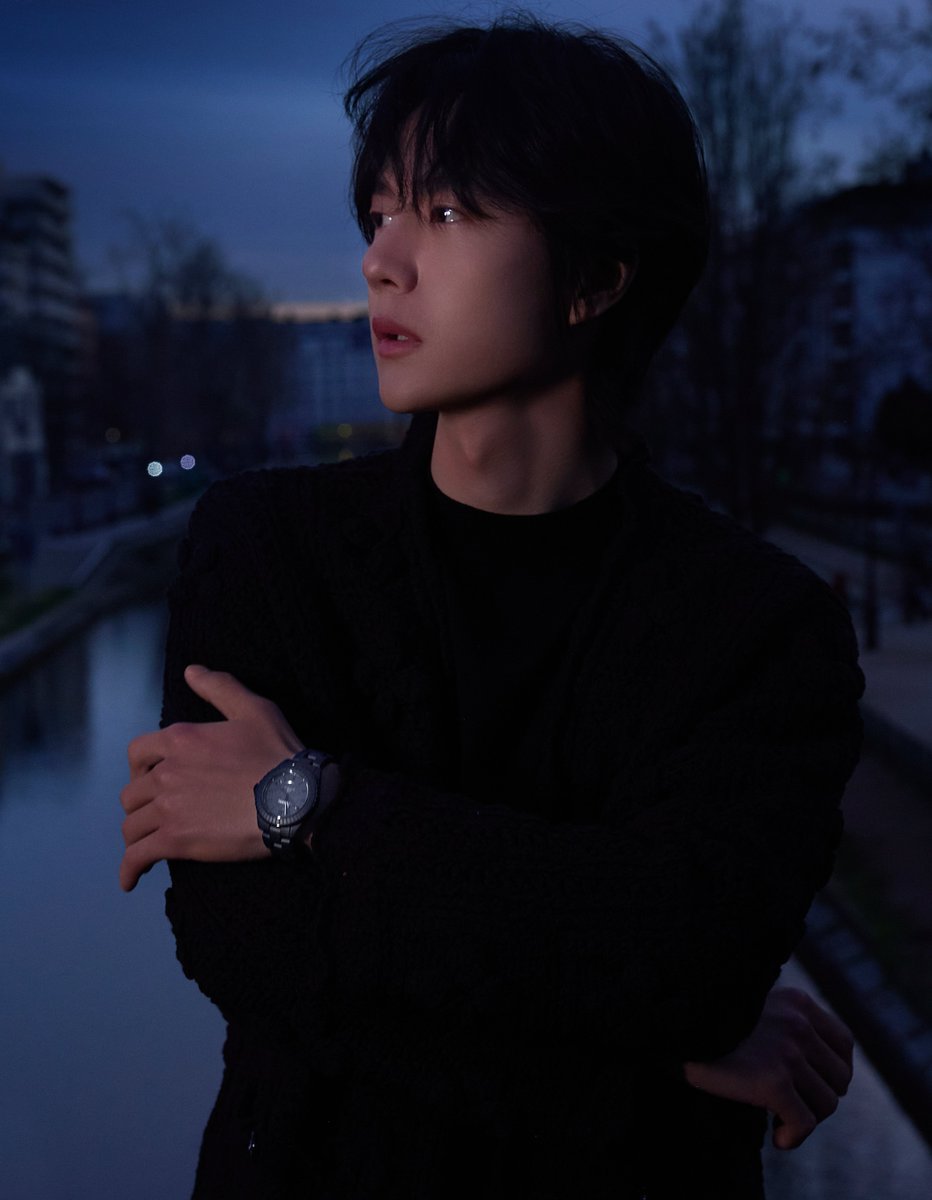 nahz_oaix's tweet photo. serving this with no warning oMG I WAS NOT READY FOR THIS SUPER HANDSOME WANG YIBO https://t.co/LWLbN3HpiG