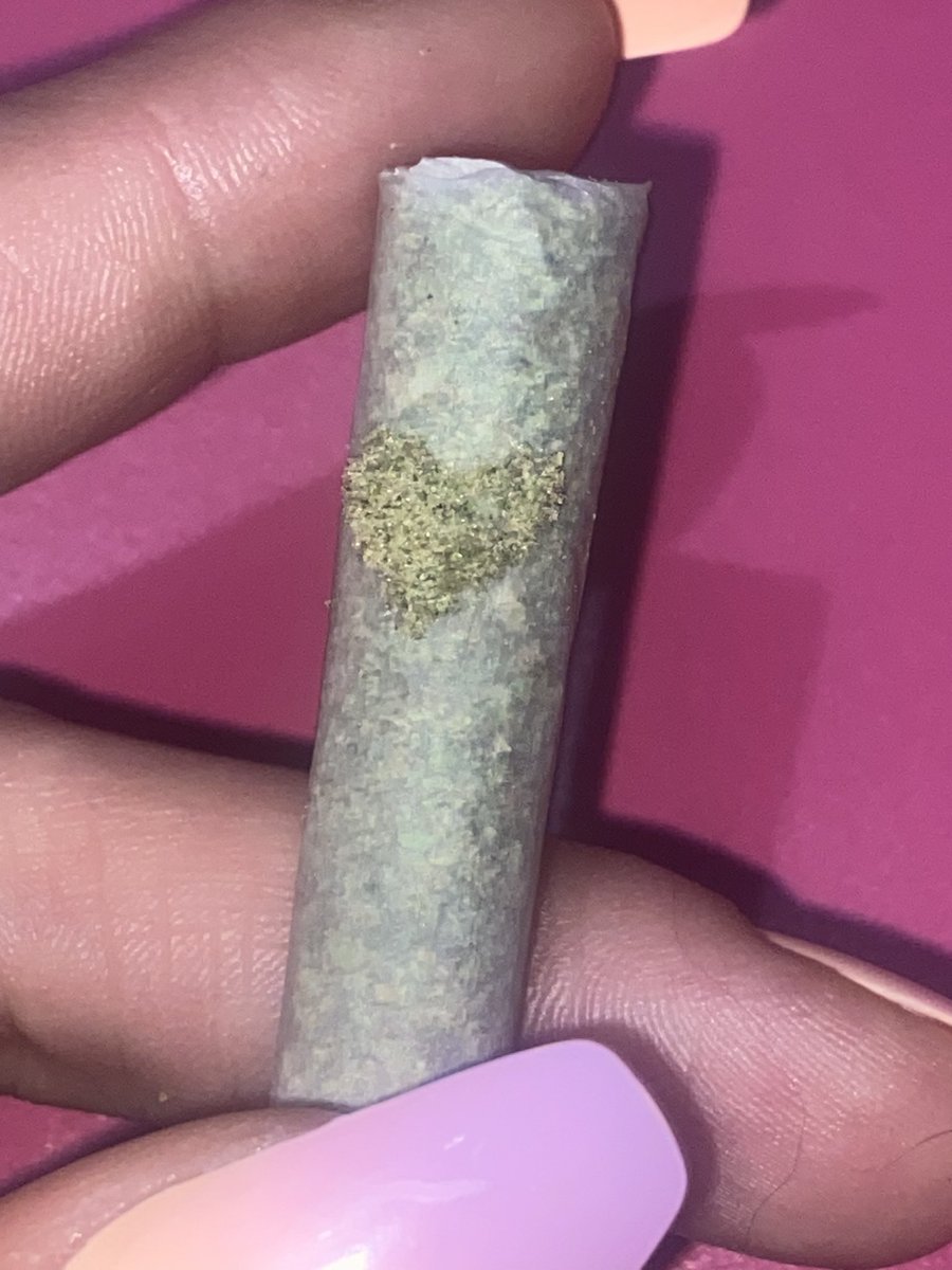 💚💚💚💚 #cannabis #heart #kief #joint