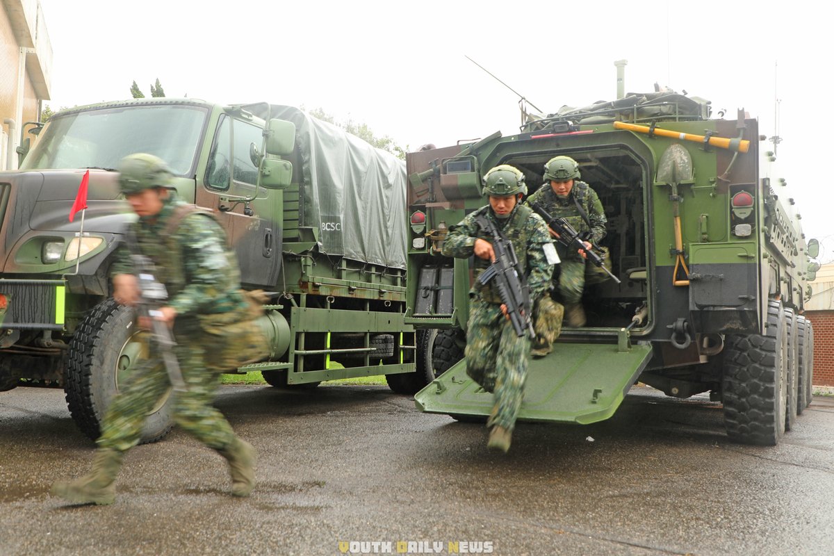 YDN_NEWS's tweet image. 🇹🇼In response to the PRC&apos;s irrational provocations. The #ROCarmedforces have initiated #RapidResponseExercises, conducting tactical maneuvers, key asset protection, concealment, and cover operations to enhance readiness and response capabilities.…