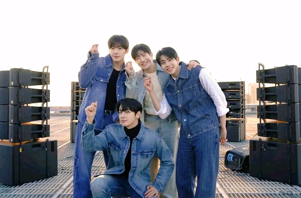 valdezdalma2's tweet photo. #ASTROENARGENTINA necesitamos todas las arohas Argentinas a nuestros estrellos , queremos conocerlos queremos escucharlos en vivo estar presente en su concierto.  Argentina los espera . https://t.co/ZWaQ02m1WS