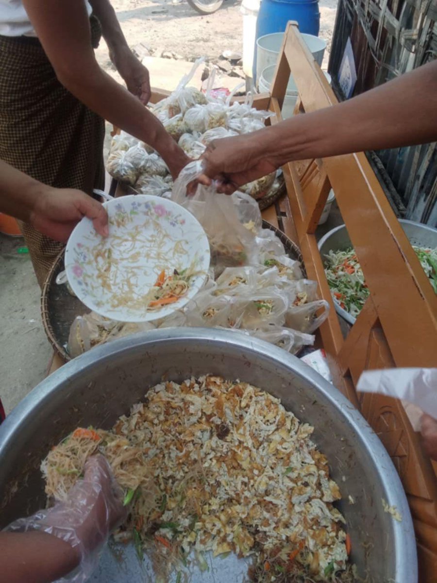 BPNationMM's tweet image. In Myanmar’s Mandalay,BounPrem’s Myanmar Broccoli raised donation funds and provided fried noodles for 600 people affected by the earthquake. We are also trying to donate the remaining funds to other earthquake-affected
areas.#HelpMyanmarQuake #บุ๋นเปรม #bb0un #prem #earthquake