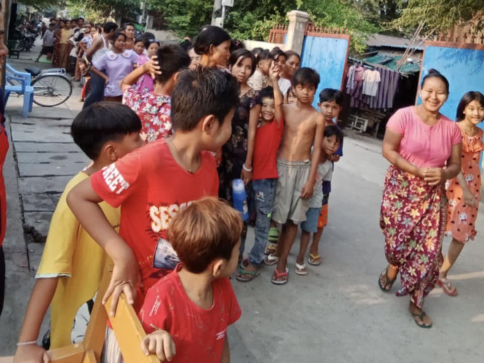 BPNationMM's tweet image. In Myanmar’s Mandalay,BounPrem’s Myanmar Broccoli raised donation funds and provided fried noodles for 600 people affected by the earthquake. We are also trying to donate the remaining funds to other earthquake-affected
areas.#HelpMyanmarQuake #บุ๋นเปรม #bb0un #prem #earthquake