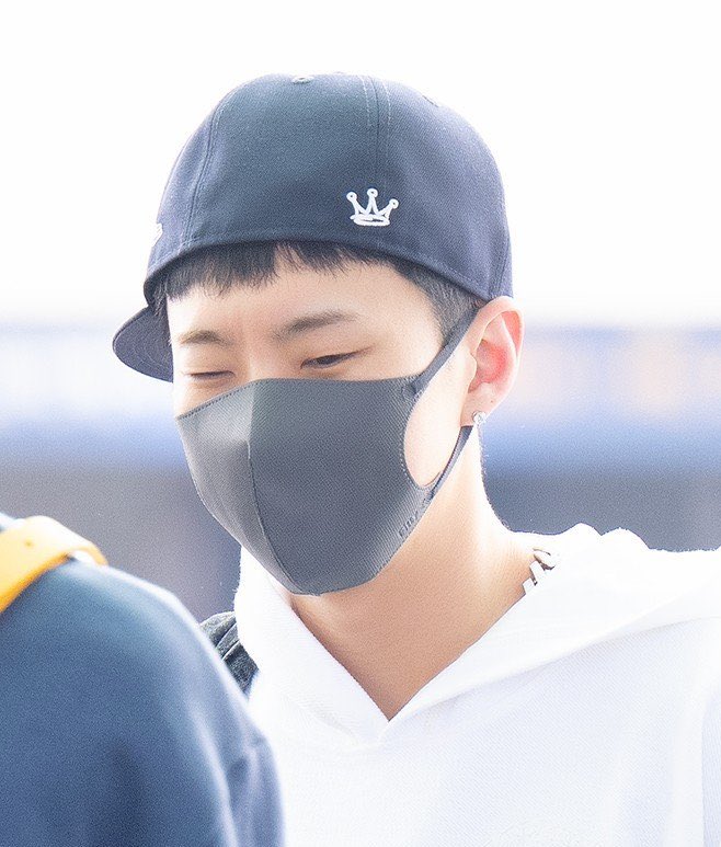 alexalbonlvr's tweet image. hoshi got the ipad kid haircut with micro bangs lol he is saur cute