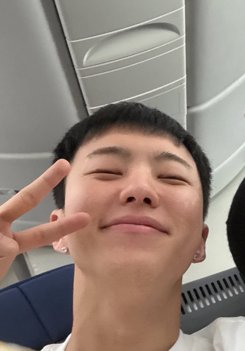 alexalbonlvr's tweet image. hoshi got the ipad kid haircut with micro bangs lol he is saur cute