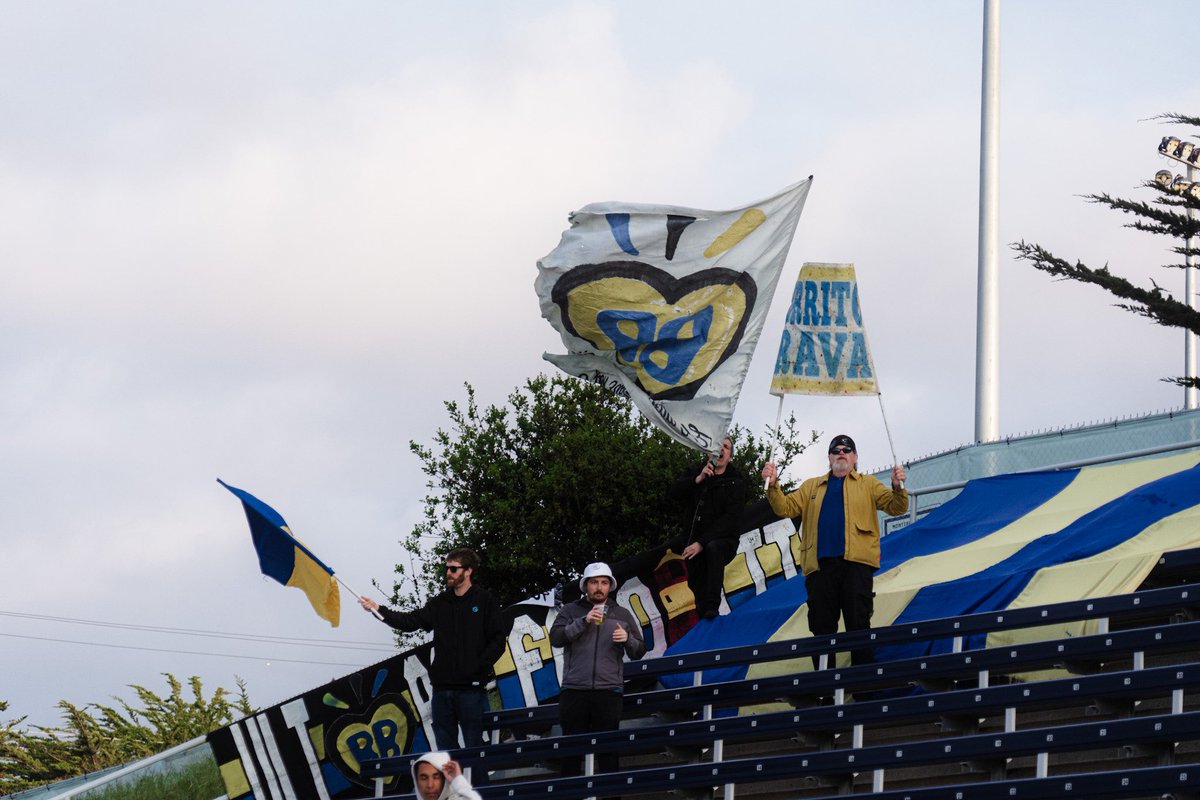 El Farolito Frenzy has reached Seaside, CA. 

📸 <a href="/darioodoes/">Dario Cruz</a> 

#USOpenCup #NPSL 

<a href="/NPSLSoccer/">National Premier Soccer League (NPSL)</a> <a href="/elfarolito_npsl/">El Farolito</a> <a href="/usopencup/">TheCup.us (US Open Cup news/history)</a> <a href="/opencup/">U.S. Open Cup</a>