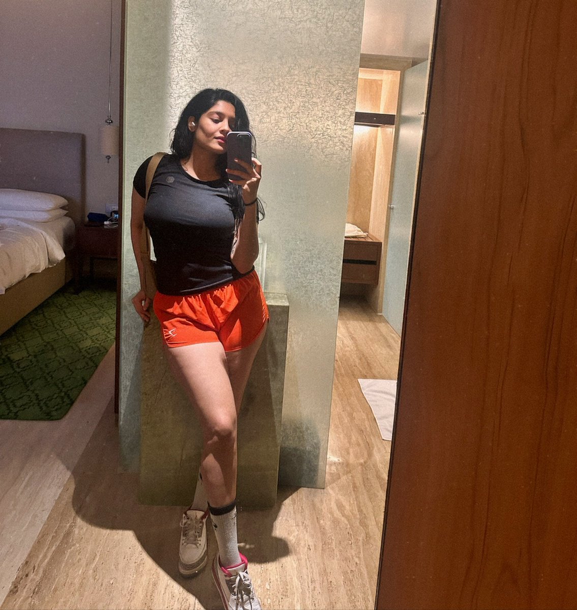 ipoojaiyer's tweet photo. Pre-workout grind &amp; post-workout glory 💪🔥 From fresh to drenched in sweat every rep, every set, every drop counts. 💦🏋️‍♂️ Sweat. Hustle. Repeat. Morning grind done, now onto the next challenge!  #NoExcuses #FitnessMotivation #GymLife #PoojaIyer #Model  #Actress #Scorpio Girl 🦂 https://t.co/zaQhPYbAgW