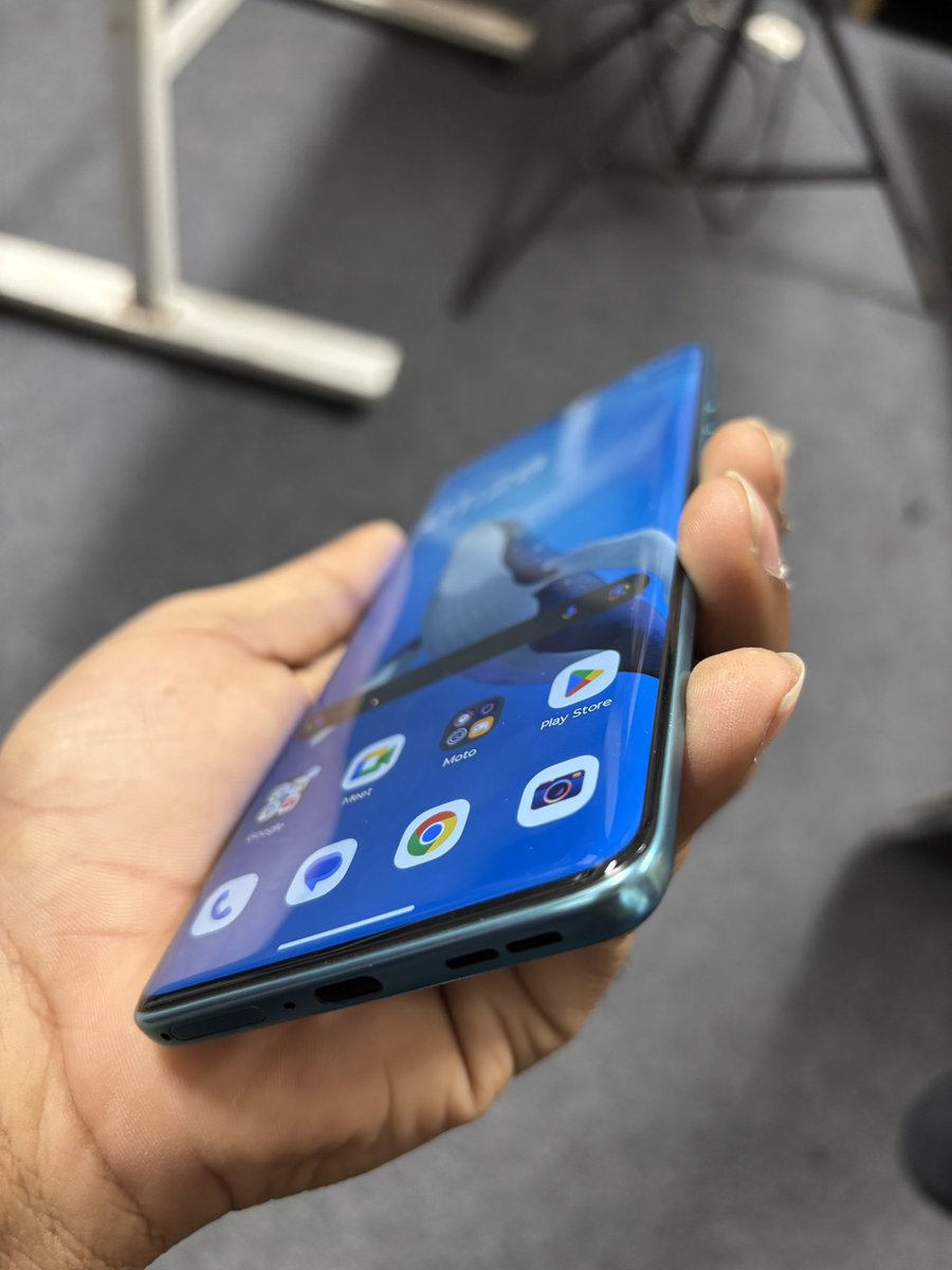 LakshyaDass's tweet image. The Moto Edge 60 Fusion packs a 6.7” pOLED display with a 144Hz refresh rate and HDR10+. Smooth and vibrant, but I feel the brightness could be better outdoors. 

Still, a solid screen for the price! 
@motorolaindia 

#MotoEdge60Fusion #DisplayTest