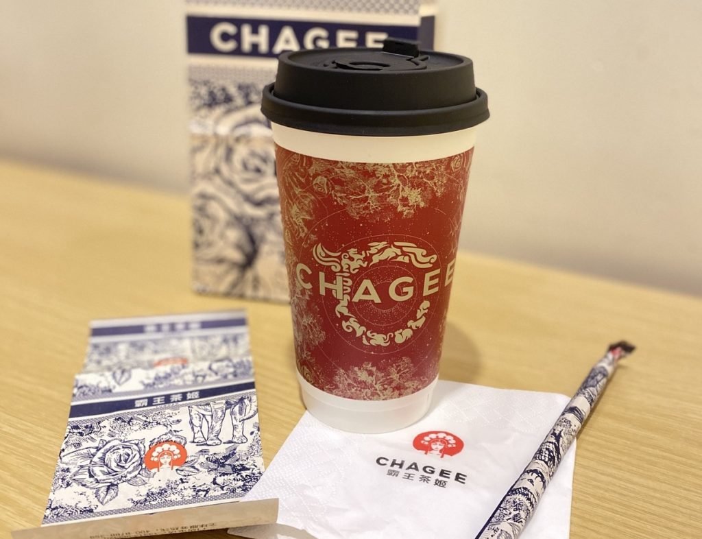 東洋のスタバ「霸王茶姫」がNASDAQ上場へ】 24年の純利益530億円とのこと。スタバのPERは32倍くらいなので、時価総額は1.7兆円くらい？  2017年に創業ということなので、すごいスピード感での成長です。 自動化とデジタル化により、店舗の運営効率を大幅に向上。初日の ...