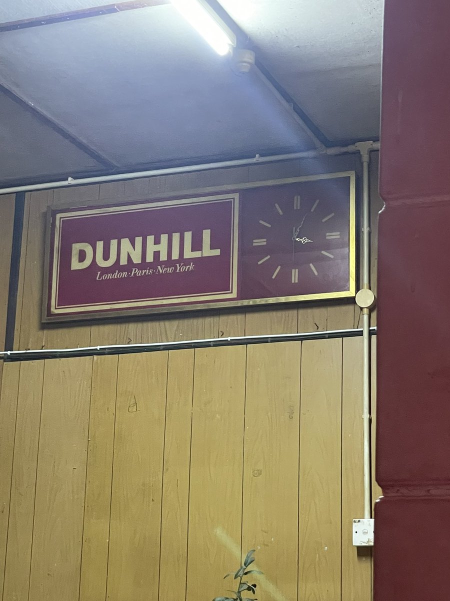 ZakiHafifi's tweet image. Terpaksa tanya owner rumah nak jual ke tak. Kena harga memang aku bawak balik.