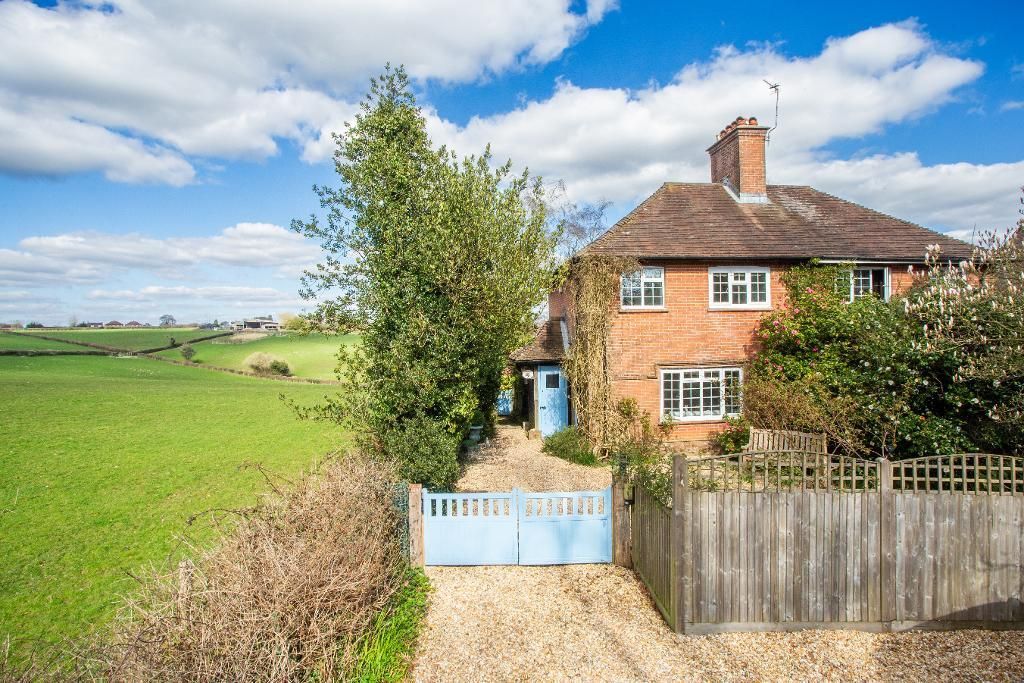 Battle Road, Heathfield, East Sussex. Offers £360,000. Located on the outskirts of Old Heathfield with Heathfield Park opposite. A charming 2 bed semi-detached cottage with STUNNING VIEWS OVER SUSSEX COUNTRYSIDE and a WELL STOCKED GARDEN... buff.ly/xRQJewP ☎️ 01435 865477