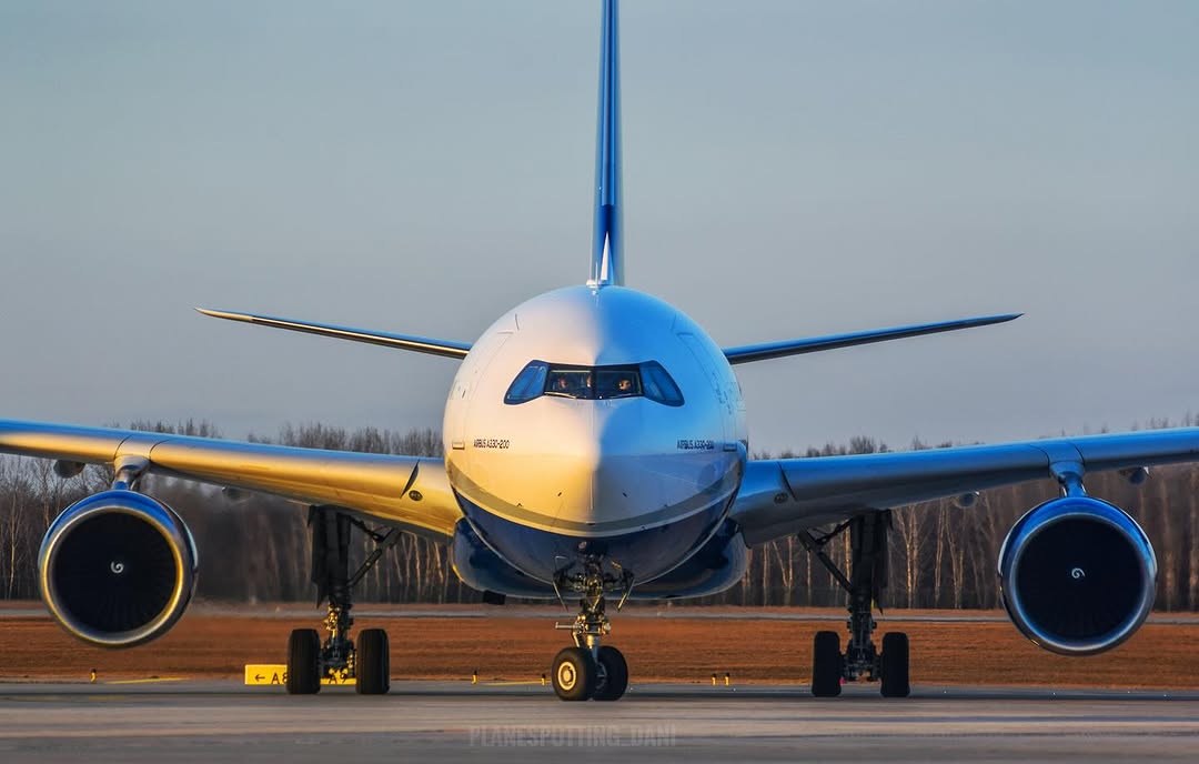 As the sun sets, our newest addition, the A330-200 9H-ALC, shines even brighter, capturing the perfect harmony of engineering and beauty.✈️

#HiFly #A330 #AirbusA330 #9HALC #BudapestAirport #Aviator #Aircraft #Avgeeks #AviationGeek #PlaneLover #Airbus

📸planespotter._.dani747