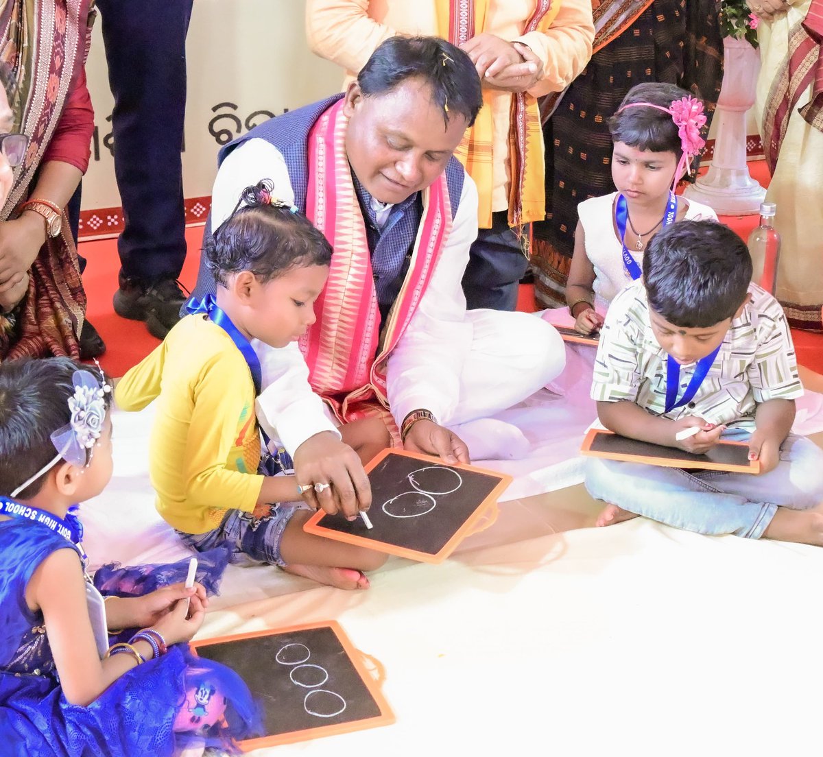 IPR_Odisha's tweet photo. ମୁଖ୍ୟମନ୍ତ୍ରୀ ଶ୍ରୀ ମୋହନ ଚରଣ ମାଝୀ ଭୁବନେଶ୍ୱରସ୍ଥିତ ବଡ଼ଗଡ଼ ଗାଁ ବିଦ୍ୟାଳୟରେ ଆୟୋଜିତ ରାଜ୍ୟସ୍ତରୀୟ ପ୍ରବେଶ ଉତ୍ସବ, ‘ଖଡିଛୁଆଁ’ ଓ ‘ଶିଶୁ ବାଟିକା’ର ଶୁଭାରମ୍ଭ କରିଛନ୍ତି। ଏହି ଅବସରରେ ମୁଖ୍ୟମନ୍ତ୍ରୀ ବିଦ୍ୟାଳୟ ପକ୍ଷରୁ ଆୟୋଜିତ ଷ୍ଟଲ୍ ଗୁଡ଼ିକ ବୁଲି ଦେଖିବା ସହ କୁନିକୁନି ପିଲାଙ୍କ ସହ କଥାବାର୍ତ୍ତା ହୋଇଥିଲେ।  #ଓଡ଼ିଆପକ୍ଷ https://t.co/PxAhDEm6Kq