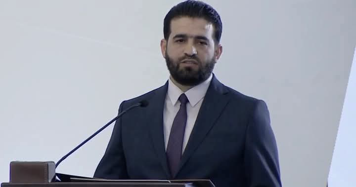 انتقل أنس خطاب من تأسيس الأمن العام داخل هيئة تحرير الشام إلى تشكيل الاستخبارات العامة ووزارة الداخلية للجمهورية العربية السورية ، والانتقال من العضوية في المنظمة إلى مسؤولية الوزارة.. الفرق شاسع جداً !  
القيادة تحتاج إلى رؤية دولة، لا عقلية تنظيم ضيق !
من يريد إنجاح الوزارة