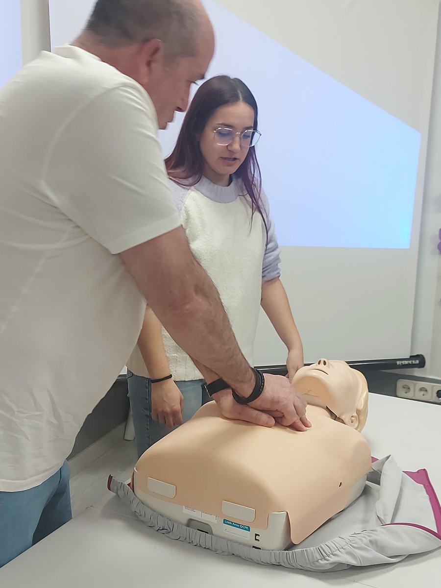 Fundacion Dfa (@fundaciondfa) on Twitter photo 👉 Os dejamos algunas imágenes del Taller #PrimerosAuxilios #Teruel
📌 Aprendimos cómo actuar frente a emergencias, y técnicas básicas de primeros auxilios que pueden salvar vidas
*Incluido en Programa de Prevención #Dependencia y Promoción de #AutonomíaPersonal de <a href="/IASSAragon/">IASSAragón</a> 👉 Os dejamos algunas imágenes del Taller #PrimerosAuxilios #Teruel
📌 Aprendimos cómo actuar frente a emergencias, y técnicas básicas de primeros auxilios que pueden salvar vidas
*Incluido en Programa de Prevención #Dependencia y Promoción de #AutonomíaPersonal de <a href="/IASSAragon/">IASSAragón</a>