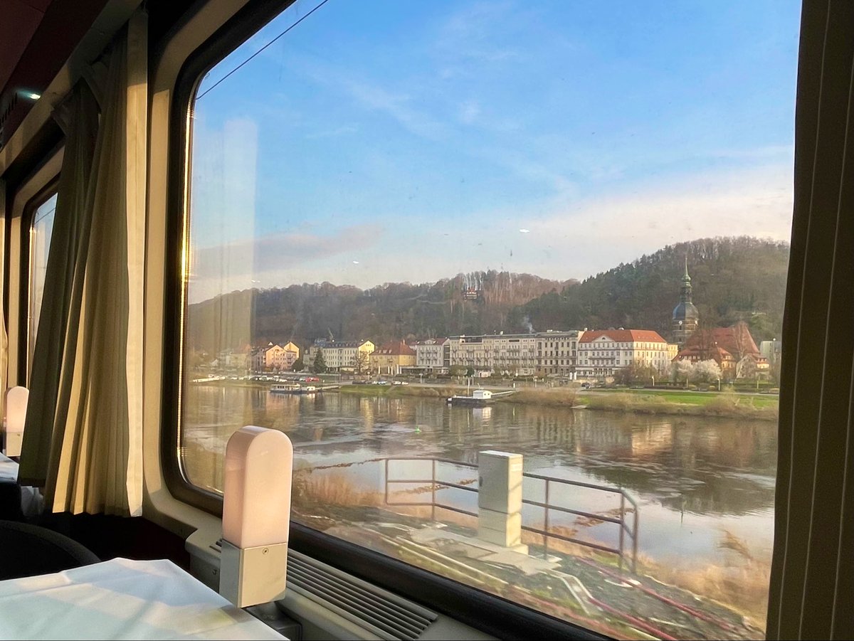 AndreasWiede's tweet image. The #Zurich🇨🇭 to #Prague 🇨🇿 overnight service via #Dresden 🇩🇪 has become a #SleeperAndEater train early in the morning: a Czech #ČD @ceskedrahy_ @_DiningCar has been added to the consist: an ideal place to enjoy a freshly cooked #breakfast ☕️🍳 as we pass along #Elbe #Labe river.