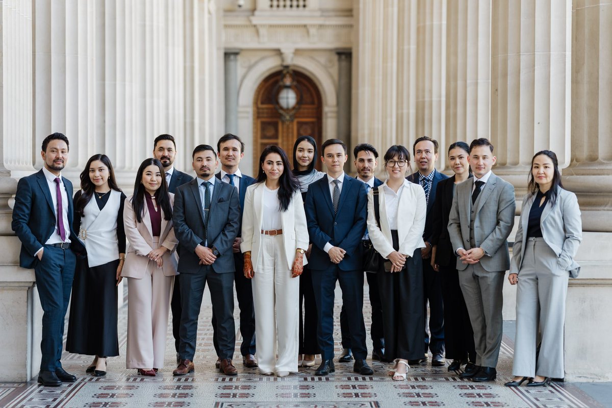 sitarah_m's tweet image. Today, 15 lawyers from the @AusHazaraLegal had a productive discussion with the Deputy Prime Minister of Australia, @RichardMarlesMP. 

We appreciate his time and commitment to fostering meaningful dialogue.