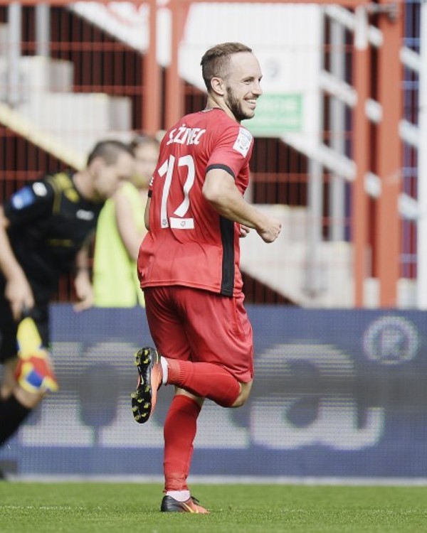 PiastGliwiceSA's tweet image. Swoje 34. urodziny świętuje były zawodnik Piasta Gliwice, Sasa Zivec! 🎂
Słoweniec rozegrał 109. spotkań w Niebiesko-Czerwonych barwach!
Wszystkiego najlepszego, Saszka! 🥳🎉
