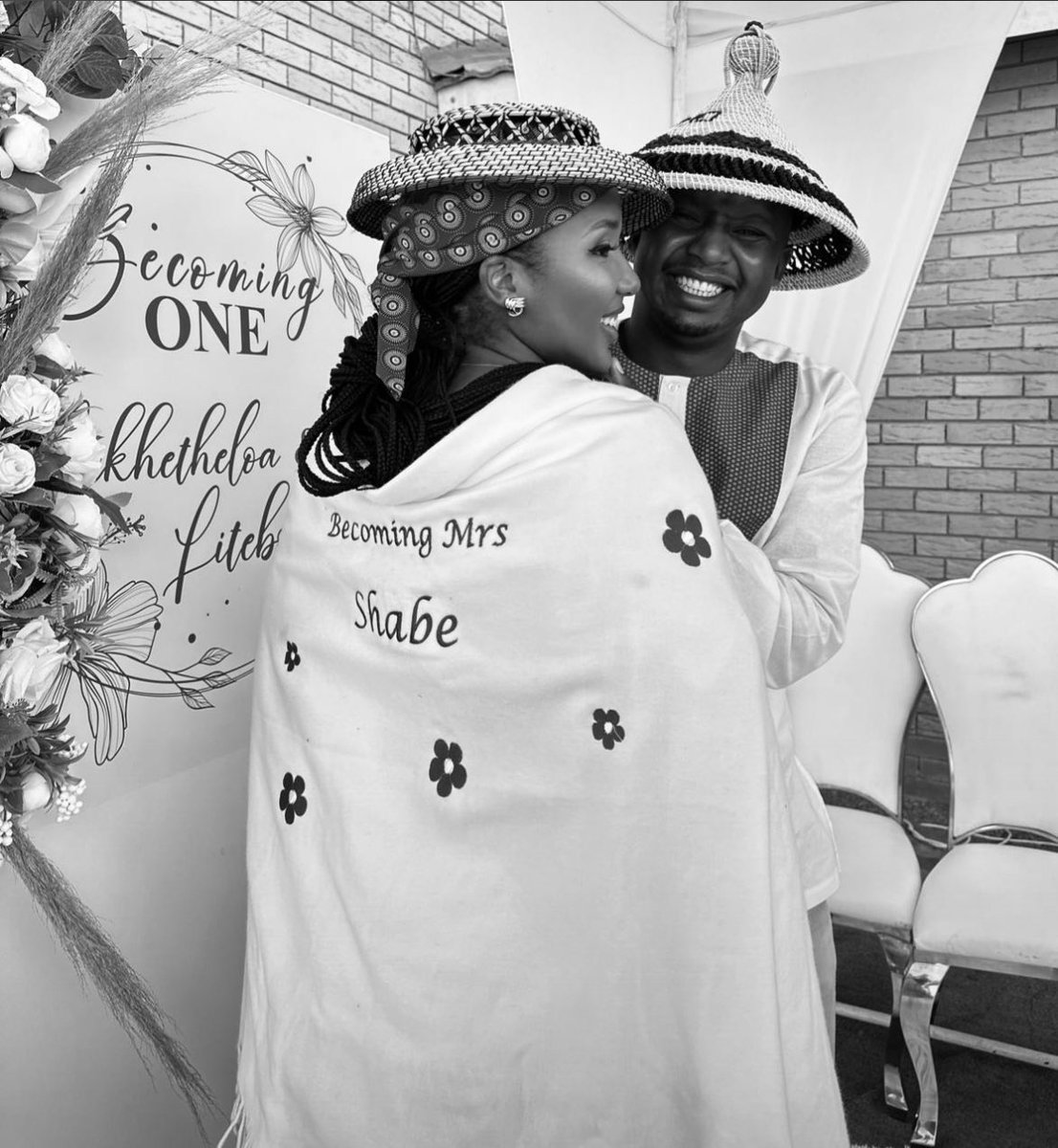 LekhetheloaLes's tweet photo. Dear God, thank you🙏🏿

I can’t stop smiling. I can’t even focus at work. She is the perfect wife. Exactly what we talked about when I prayed.

Now for the bigger celebration 😁 https://t.co/SilzyneHMB