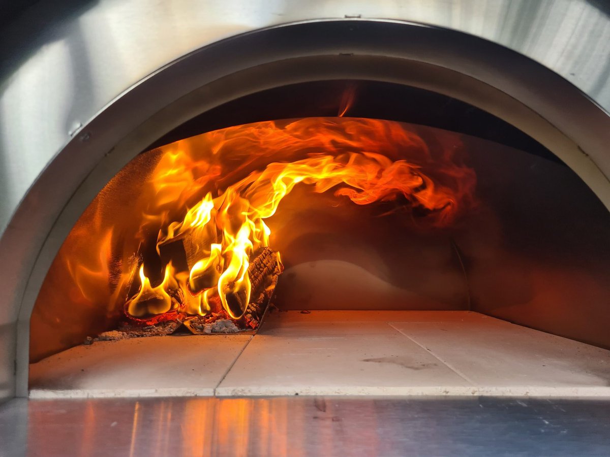 📣 Italia meets España op het terras van De Tippe! ☀️🍕🍷

Zin in zon, gezelligheid en goed eten?
Vanaf donderdag t/m zondag toveren we ons terras om tot een zomerse hotspot met live cooking vanwege de heerlijke temperaturen!

🔥 Geniet van échte Italiaanse pizza’s!