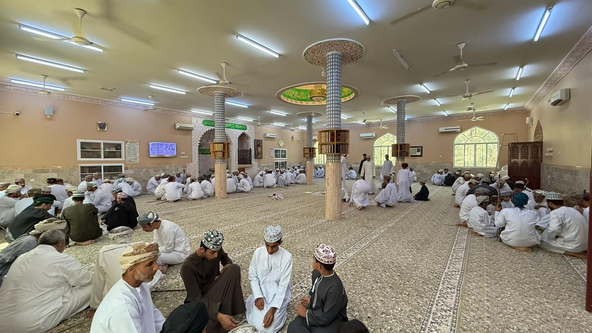 تجمع أهالي #بلدسيت #ولاية_الرستاق لتناول القهوه في ثالث ايام عيد الفطر المبارك