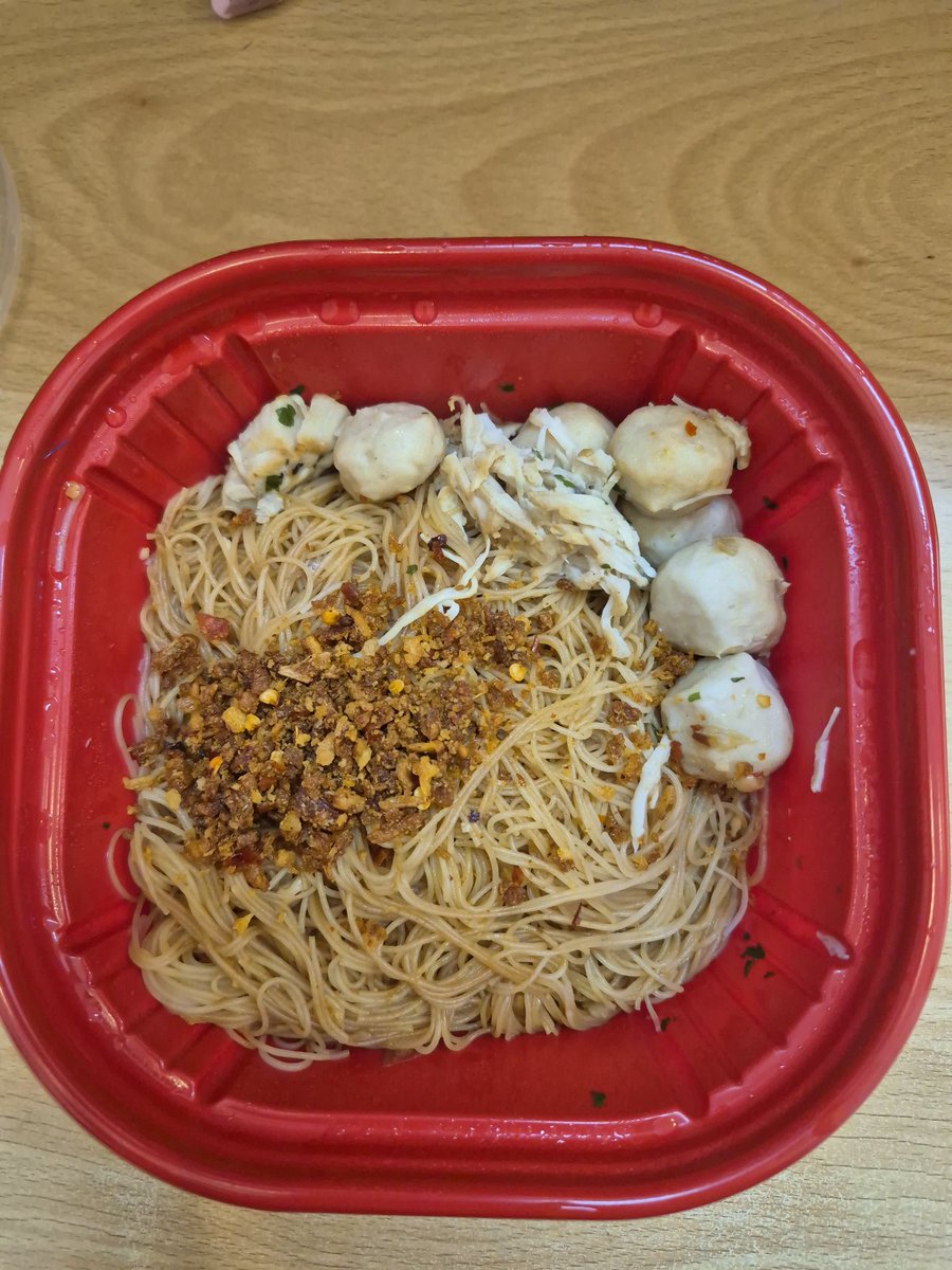 chantakamuat's tweet image. ข้าวเที่ยววันนี้ก็ #หมี่คลุกน้องเปอร์ น้องเปอร์ว่าอร่อยพี่สาวก็ว่าอร่อยคะแซ่บคะ
#711THxBUS
#ฟีลกู๊ดได้บ่อยอร่อยทุกอย่าง 
#COPPERdechawat