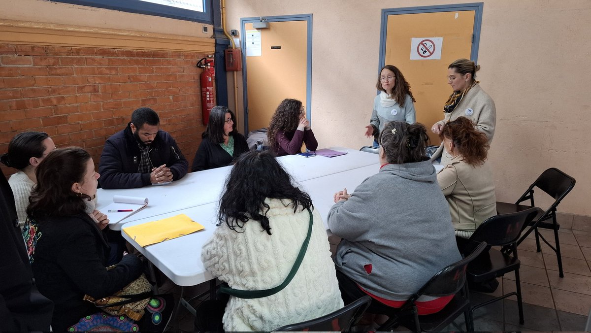 Pascal LEROY (@leroypascalft) on Twitter photo En direct du Forum Emploi/Formation aux Halles de Limoux. Détection de potentiels sur les métiers du soin et de la santé.
<a href="/BlasserClaire/">Claire TASSIN</a> @Stefanpole <a href="/muriellehenry1/">Murielle HENRY</a> En direct du Forum Emploi/Formation aux Halles de Limoux. Détection de potentiels sur les métiers du soin et de la santé.
<a href="/BlasserClaire/">Claire TASSIN</a> @Stefanpole <a href="/muriellehenry1/">Murielle HENRY</a>