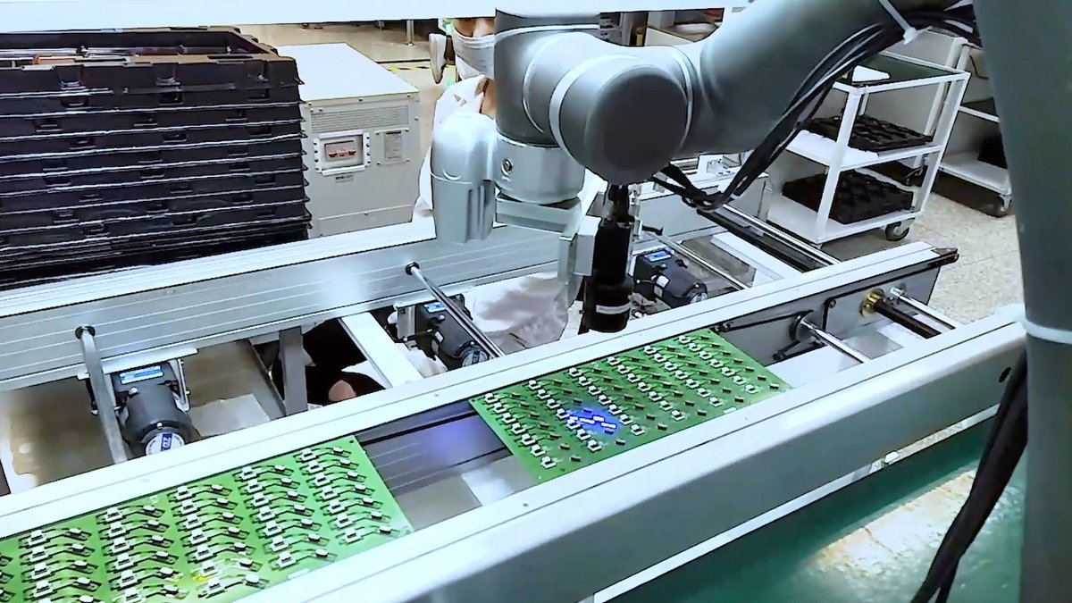 techmanrobot's tweet image. 【💡AI Use Case】AI-Powered PCB Dispensing Inspection!
Say goodbye to manual errors! Techman Robot AI Cobot ensures 99.9% accuracy in PCB dispensing before soldering, with 10-min AI training and 108 inspections in 30 sec for production.
reurl.cc/DqyOpe
#AI #TM #tmrobot