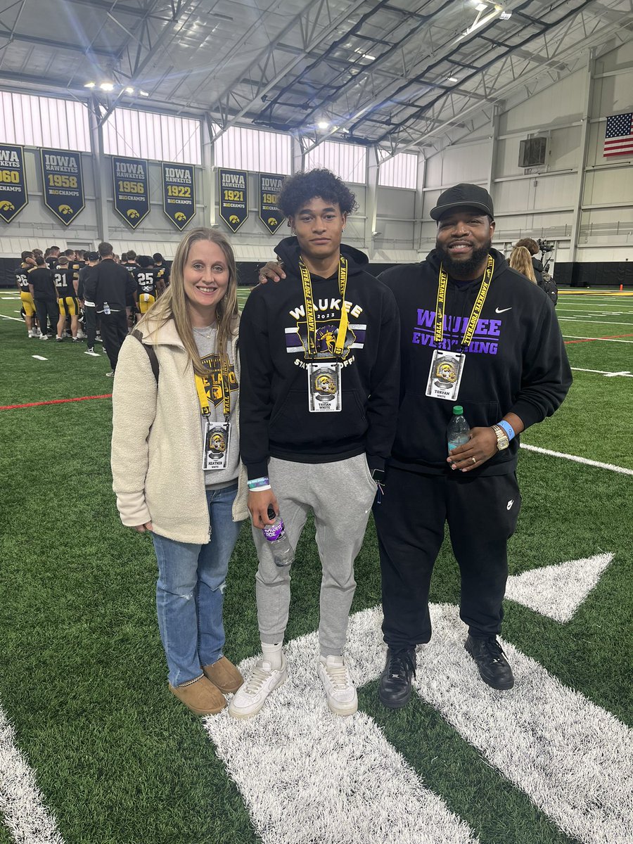 tavianwhitee1's tweet image. Had a great time visiting @HawkeyeFootball today. Excited to get back on campus.
@Coach_Niemann