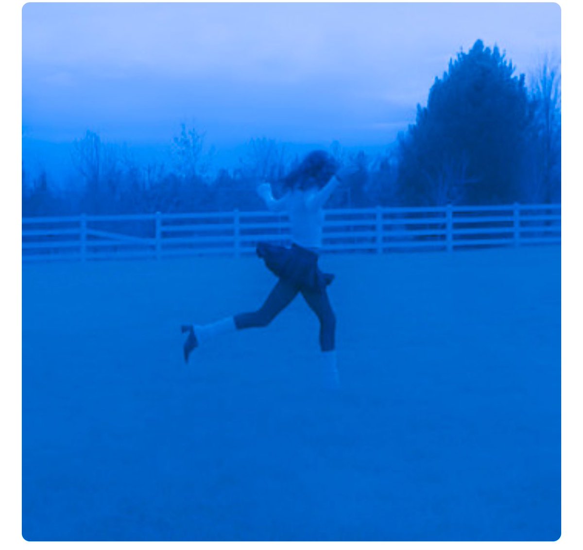 “Look to the Sky” by Afsaneh is an alternative pop song that uses energetic drum loops, powerful vocals, and dreamy synths to create an ethereal atmosphere. It is the perfect song to blast and dance around to in your room when you're having a bad day or to listen to in the car.