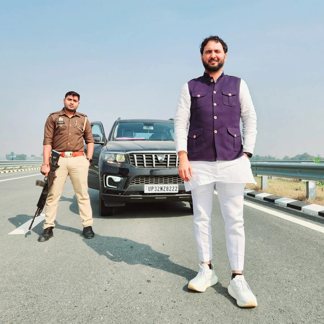 Veerusinghup's tweet photo. गढ़ी रामी, कुबेरपुर,मैदान.
यमुना एक्सप्रेस, आगरा, 
रक्त स्वाभिमान सम्मेलन🩸
12 अप्रैल को सर्व समाज के बंधुओं का स्वागत है. 🙏🏻
#सनातन_धर्म_रक्षक_योद्धा #महाराणा_साँगा_अमर_रहे..
#rajput
#kshtriya
#rajputana
#rajputana_attitude
#RanaSanga https://t.co/zrYkbkZq3G