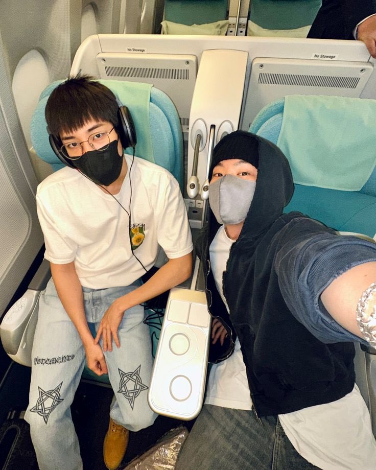 don’t you just miss the “airplane seat mates”  🥹🥹