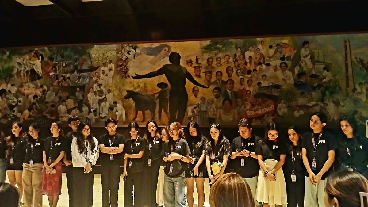 uplbperspective's tweet photo. ORGWATCH | After kickstarting the theatrical season of UPLB this year, The Molawin Stage concluded the first day of its theatrical production, 4.48 Pyschosis, with a curtain call in the DL Umali Hall lobby yesterday.
#UPLBOrgwatch
#TMS448
#TheMolawinStage https://t.co/pNZ472Y9K8
