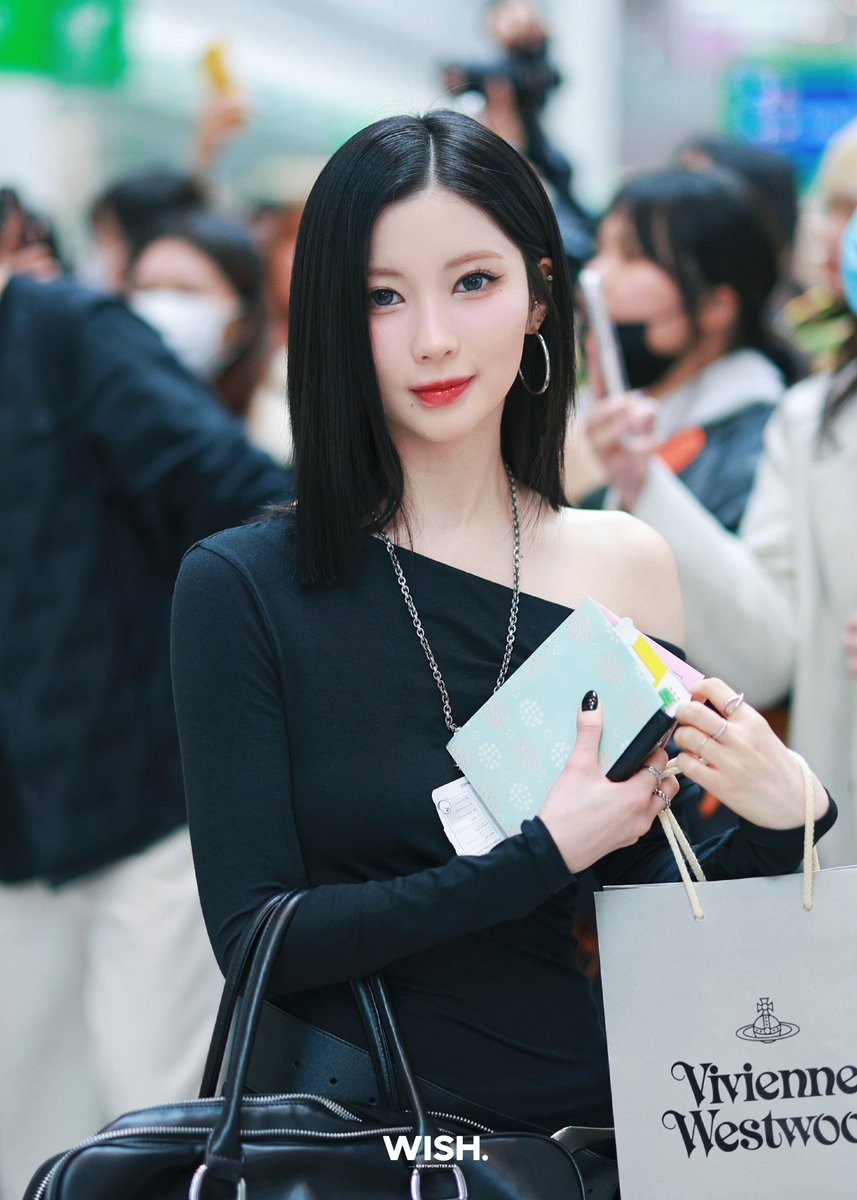250402 🖤🖤

#BABYMONSTER #베이비몬스터 
#아사 #ASA #榎並杏紗 #ENAMIASA