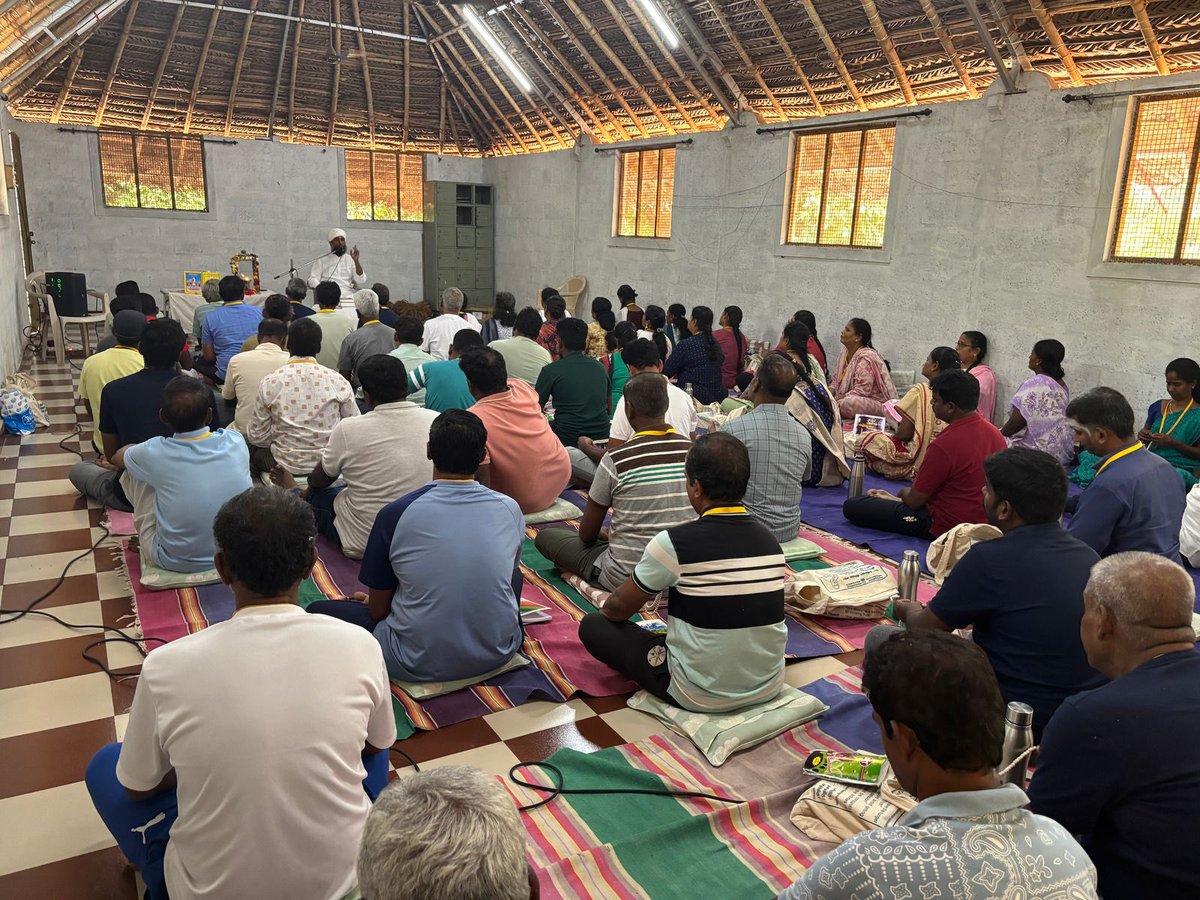 VallalarMission's tweet image. மேற்கு தொடர்ச்சி மலையடிவாரத்தில் குரு அருளாலும் திருவருளாலும் பயிற்சி முகாம் இனிதே நிறைவு பெற்றது

#meditationclasses #meditationpractice #yogaclass #yogapractice #Vallalar #vallalarmeditation #Vallalarclass #Vallalarsatsang #Vallalarsathvicharam #sanmargaspeech #Dhyanam