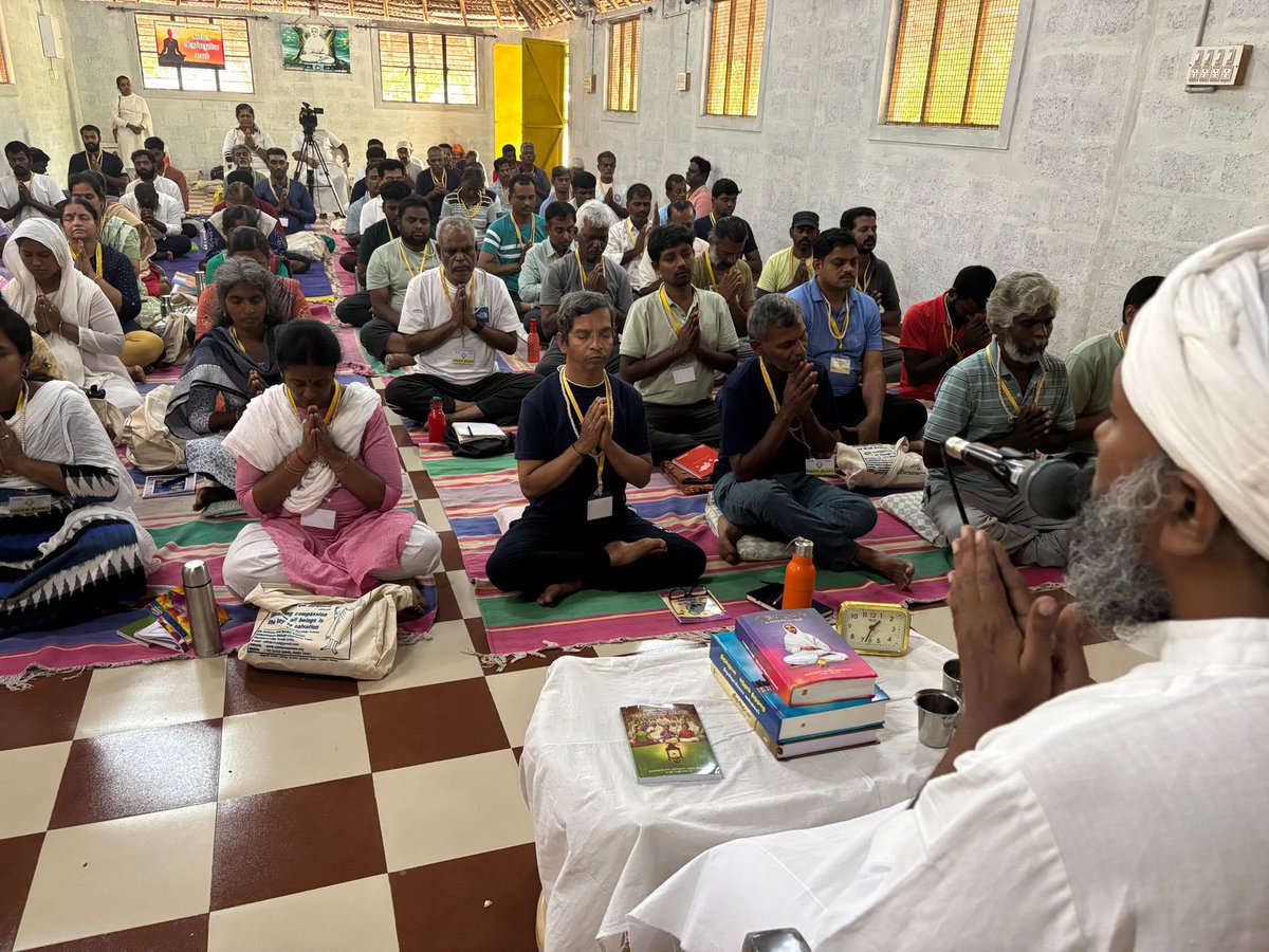 VallalarMission's tweet image. மேற்கு தொடர்ச்சி மலையடிவாரத்தில் குரு அருளாலும் திருவருளாலும் பயிற்சி முகாம் இனிதே நிறைவு பெற்றது

#meditationclasses #meditationpractice #yogaclass #yogapractice #Vallalar #vallalarmeditation #Vallalarclass #Vallalarsatsang #Vallalarsathvicharam #sanmargaspeech #Dhyanam