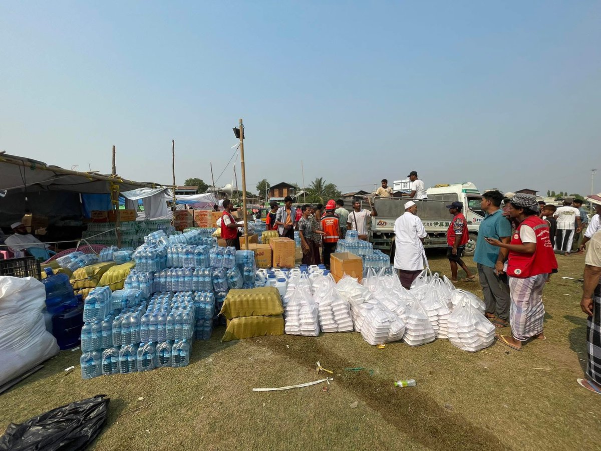 LinnY58240's tweet image. For the areas affected by the earthquake, the admin team donated: 100,000/- to Revodol, 300,000/- to Ko La Gon Eain who is directly providing aid on the ground, and 120,000/- to YRYEA-Yangon Region Youth Entrepreneurs Association.

EMERGENCY AID FOR MYANMAR
#HelpMyanmarQuake