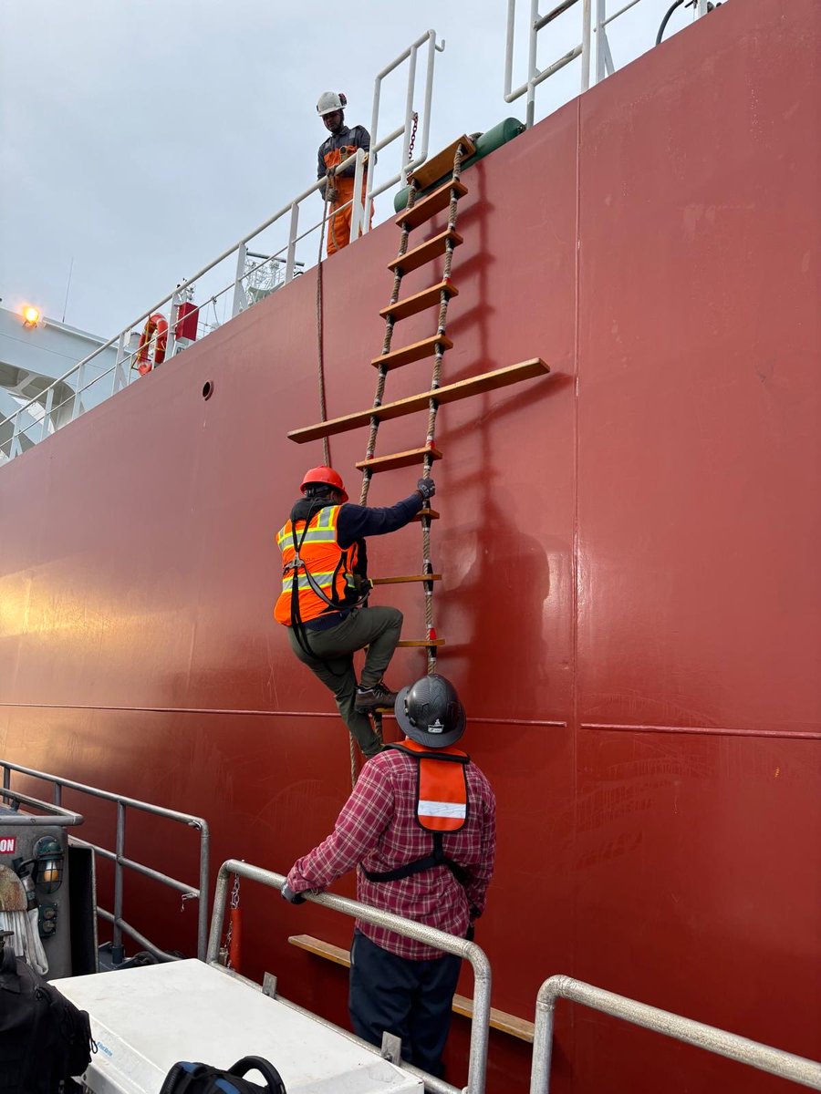 🚢Our team boarding a petroleum tanker to ensure top-notch quality &amp; quantity control for the crude loading process! ✅⚓

#AquipetOps #QualityControl #Petroleumlife #TankerLoading #MaritimeExcellence #CrudeOil