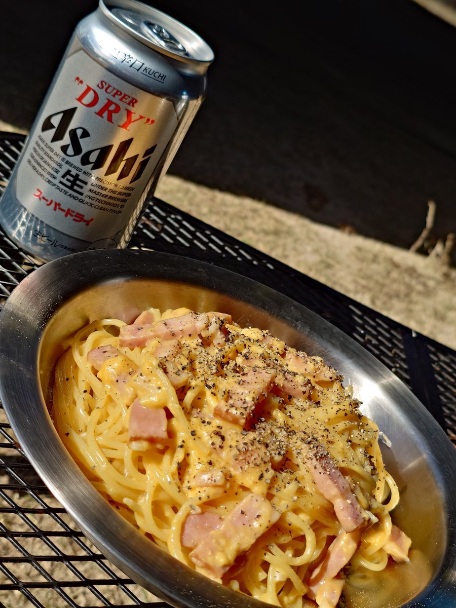 いつぞやのキャンプで作ったこれ、専門学校の実習以来でカルボナーラ作ったけどその時より美味しく上手にできてから結構家でも作る🤣