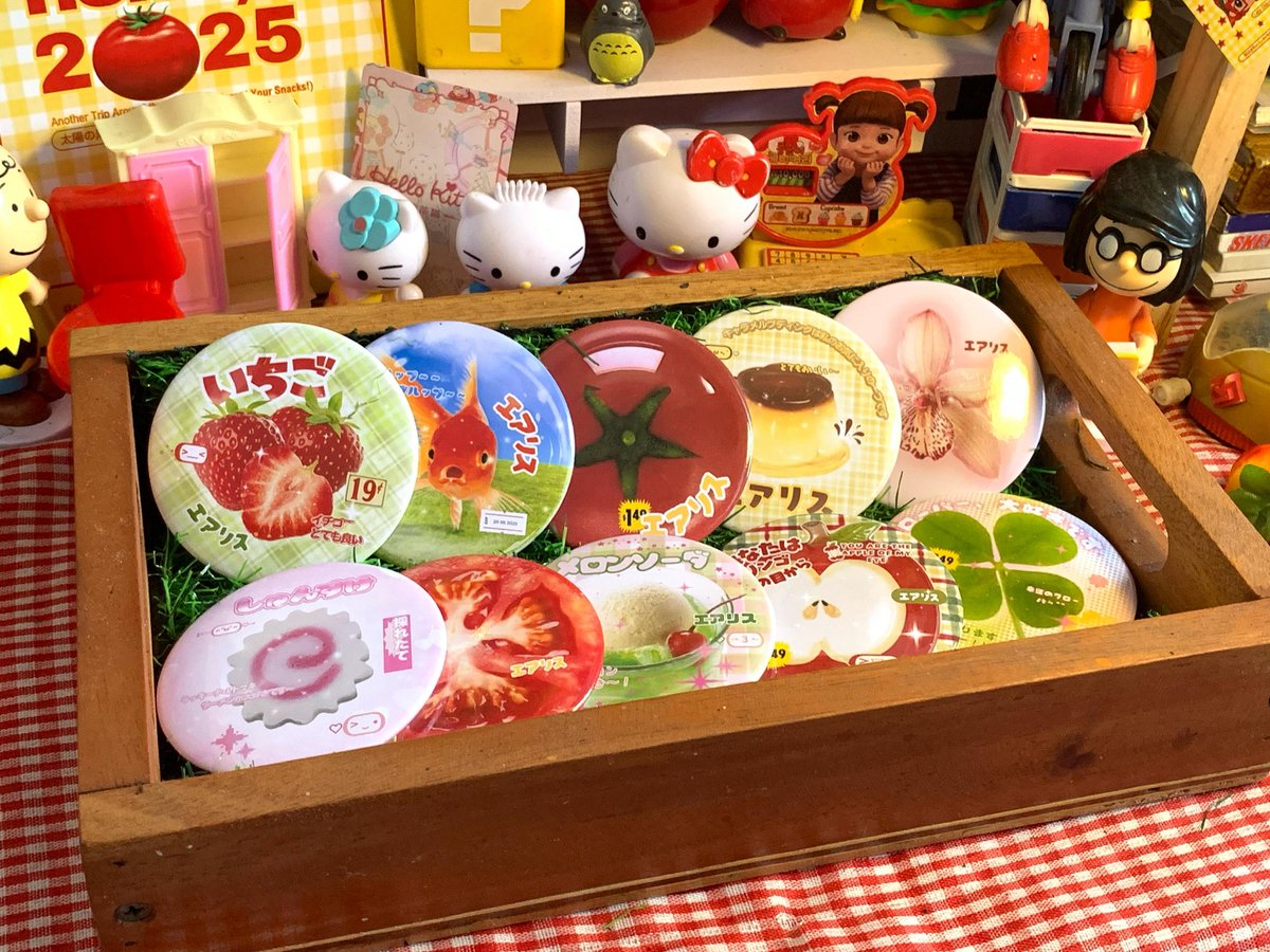 aerith_h's tweet photo. heisei retro pocket mirror 🍅🥬 https://t.co/Eba8rzUHh6