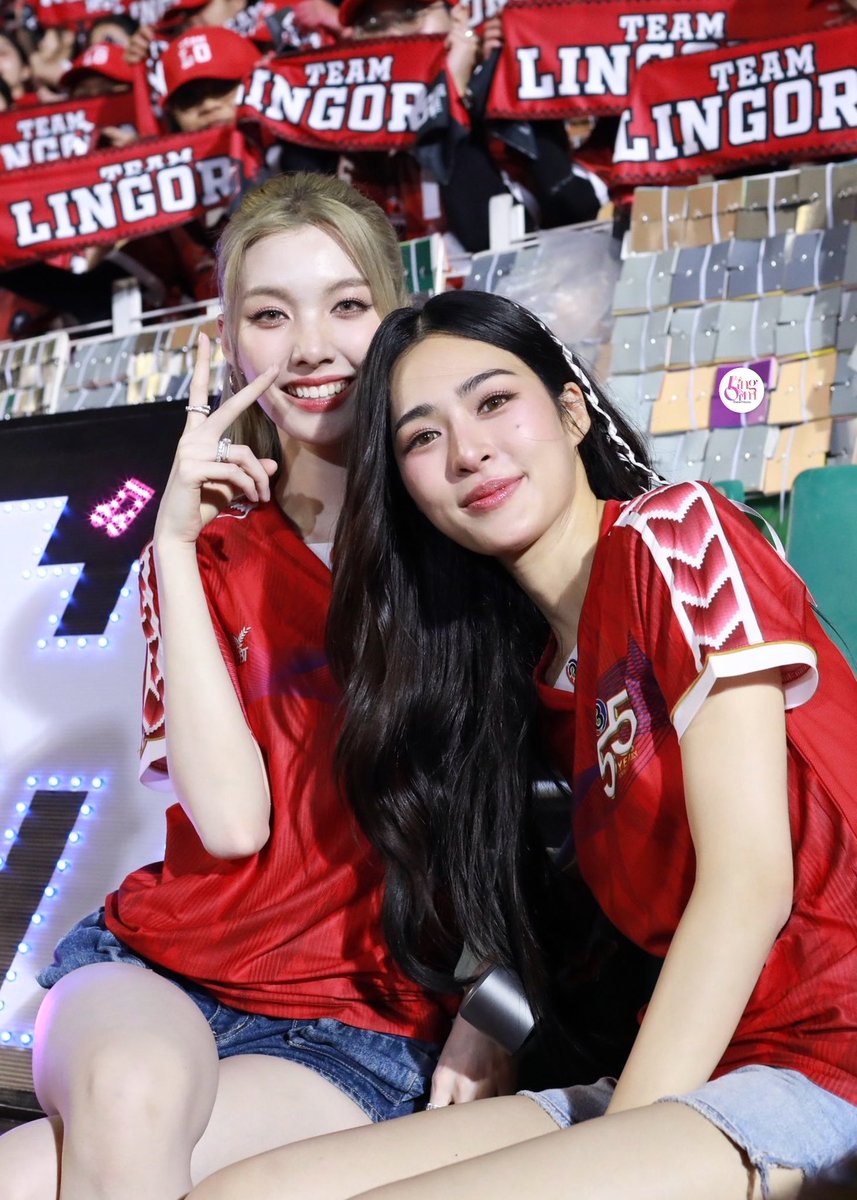 LingOrm_BH's tweet photo. To LingOrm 💜❤️

“รักหลิงออม… ไม่เคยมีสักวันที่เสียใจ มีแต่หัวใจที่เต็มไปด้วยความรักและความภูมิใจเสมอ”

ขอบคุณที่เป็นมากกว่าศิลปินคนโปรดของเรา ขอบคุณที่เป็นแรงบันดาลใจ เป็นแสงสว่าง และเป็นเหตุผลที่ทำให้พวกเรากล้าที่จะฝัน…

พวกคุณไม่ใช่แค่ศิลปิน แต่เป็นพลังใจของเราในวันที่ท้อ เป็นเสียงเพลงในวันที่เงียบเหงา และเป็นรอยยิ้มที่ทำให้โลกของเราสดใสขึ้นเสมอ ทุกบทเพลง ทุกคำพูด ทุกความพยายามของพวกคุณ สอนให้เรากล้าลงมือทำในสิ่งที่ไม่เคยคิดว่าตัวเองจะทำได้ และทำให้เราเชื่อว่า “ความฝันจะเป็นจริงได้ ถ้าเราไม่หยุดเดินไปหา”

ขอบคุณที่อยู่ตรงนี้ ขอบคุณที่เป็น “หลิงออม” ของพวกเรา ไม่ว่าเวลาจะผ่านไปนานแค่ไหน หัวใจของเราก็ยังคงเต้นเป็นจังหวะเดียวกับพวกคุณเสมอ 

จะคอยซัพพอร์ตอยู่ต���งนี้ หันมาเมื่อไหร่ก็เจอ
LingOrm_BaseHouse

LINGORM CH3 55TH ANV
#LingOrmFansNewEnergy
#หลิงออม 
#LingOrm