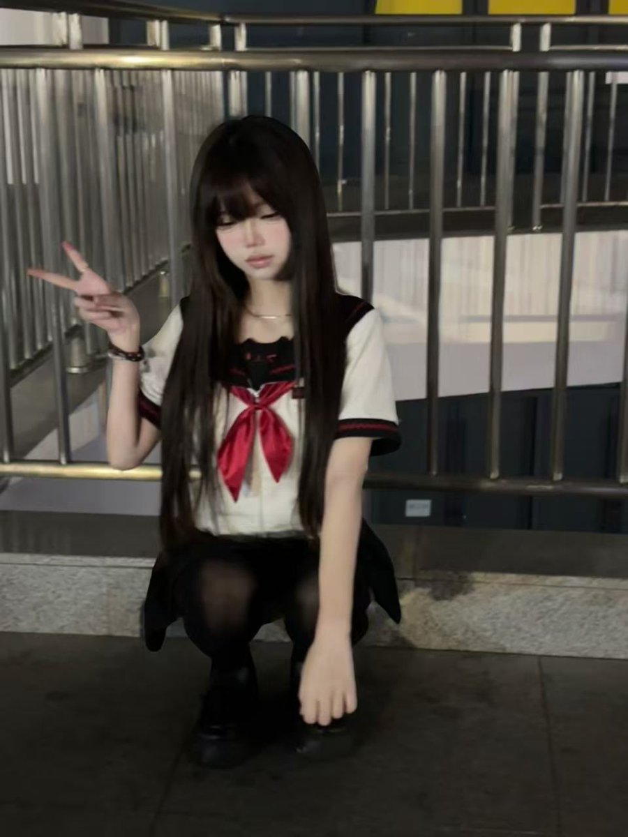 谁入一下这个落魄小女孩的🚪…