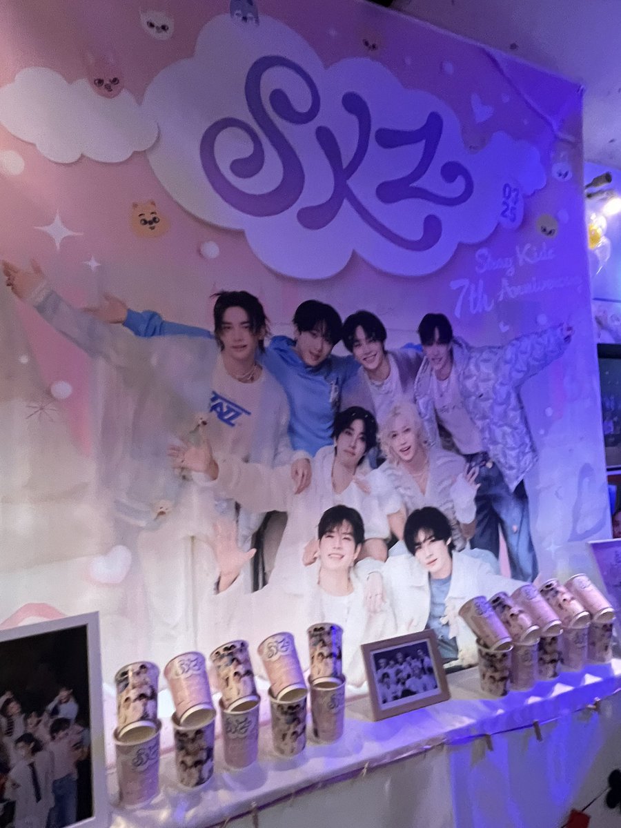 E (。◝‿◜。) tweet media