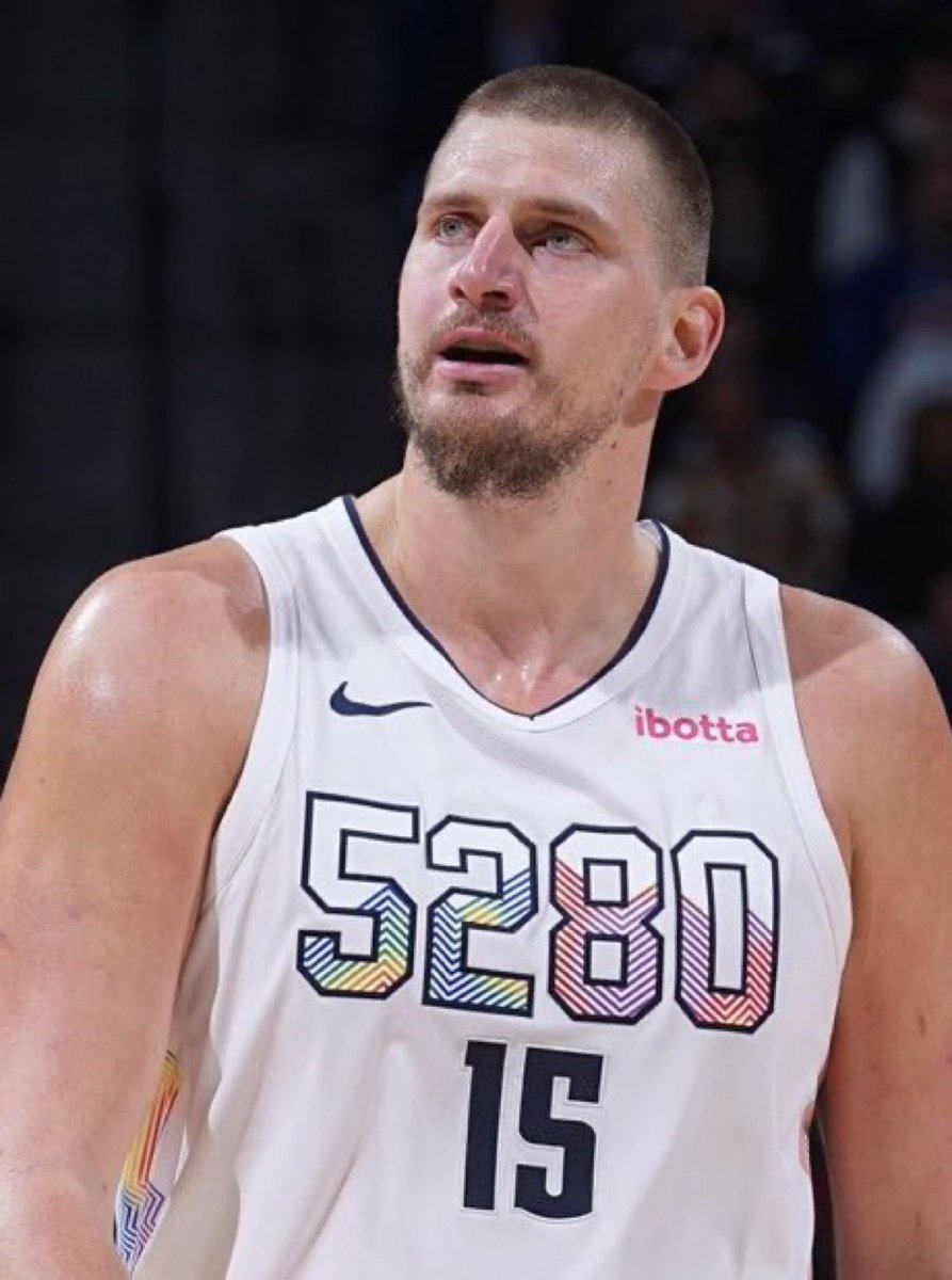 ACONTECEU

60 PONTOS
10 REBOTES
10 ASSISTÊNCIAS 

NIKOLA JOKIC ACABA DE ANOTAR O 3° TRIPLO-DUPLO DE 60 PONTOS DA HISTÓRIA DA NBA