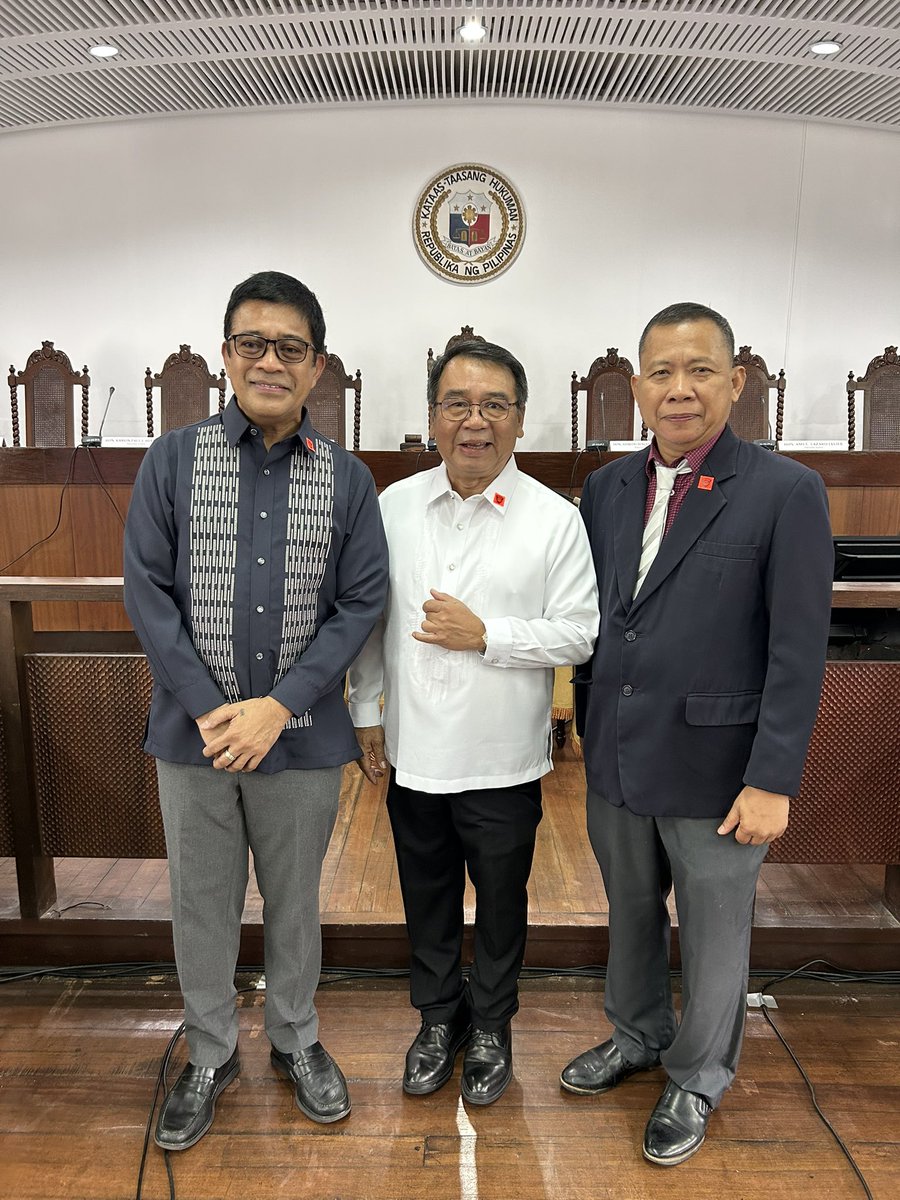 With former Cong Colmenares and former Cong. Zarate at the plenary of the SC before the oral argument on the transfer of the Philhealth Fund