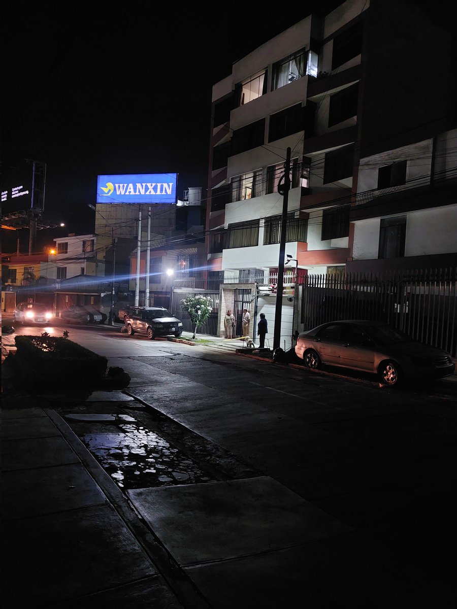 lroblesguerrero's tweet photo. #pluz o #enelperu o como se llame la empresa de energía eléctrica en Lima, en el colmo de la desfachatez, me envía una respuesta al correo en el que dice que mi reclamo por falta de alumbrado público de hace 1 semana ya ha sido resuelto. Resulta que seguimos en la misma oscuridad https://t.co/lmS7q6twW2