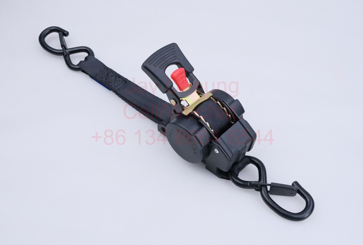 retractable ratchet straps with retail packaging